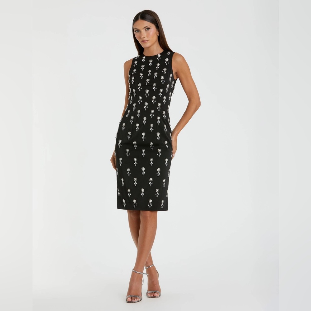 MAC DUGGAL
Embellished Sleeveless Fitted Cocktail Dress